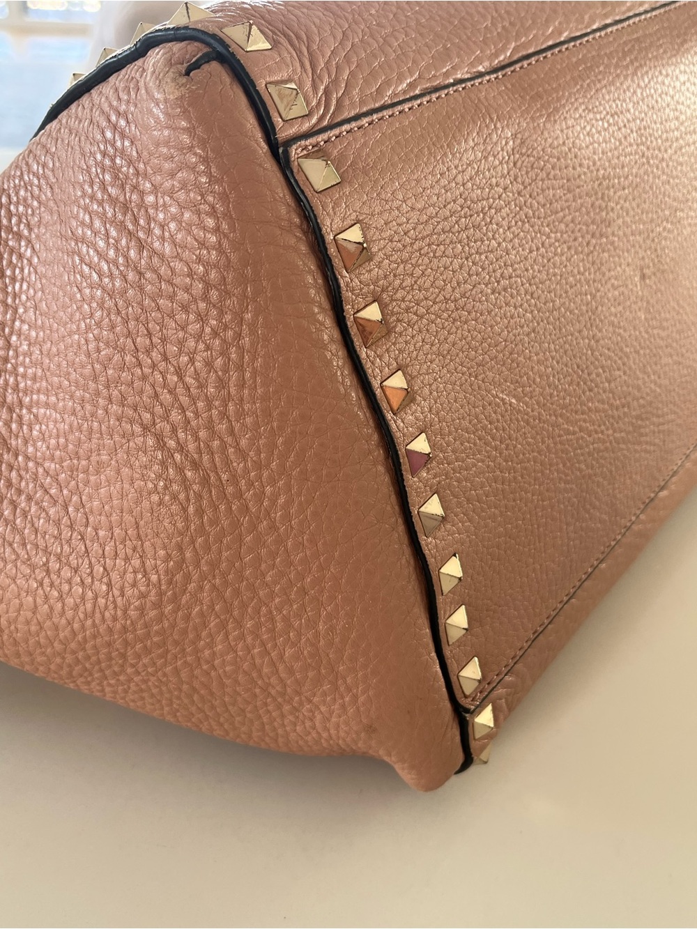Valentino Garavani Rockstud Grainy Leather Drawstring Tote Dusty Rose / Camel - Picture 7 of 16